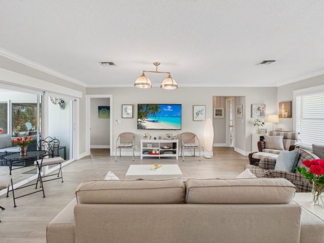 Продажа дома по адресу 5567 Rico Drive - фото 6749178