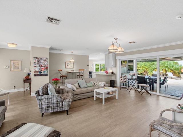 Продажа дома по адресу 5567 Rico Drive - фото 6749181