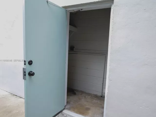 Продажа дома по адресу 2310 W Bunche Park Dr - фото 7504720