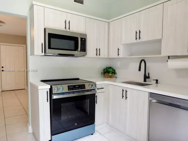 Продажа дома по адресу 2310 W Bunche Park Dr - фото 6734074