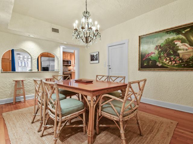 Дом в аренду по адресу 194 Almeria Road - фото 6728190