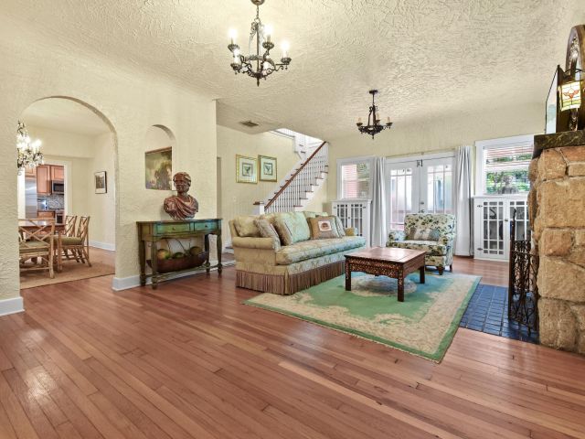 Дом в аренду по адресу 194 Almeria Road - фото 6728193