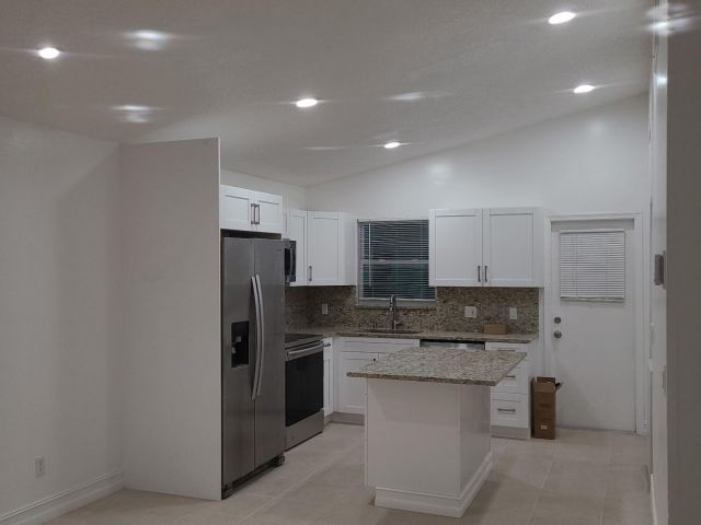 Дом в аренду по адресу 8743 Sol Terrace - фото 6932903