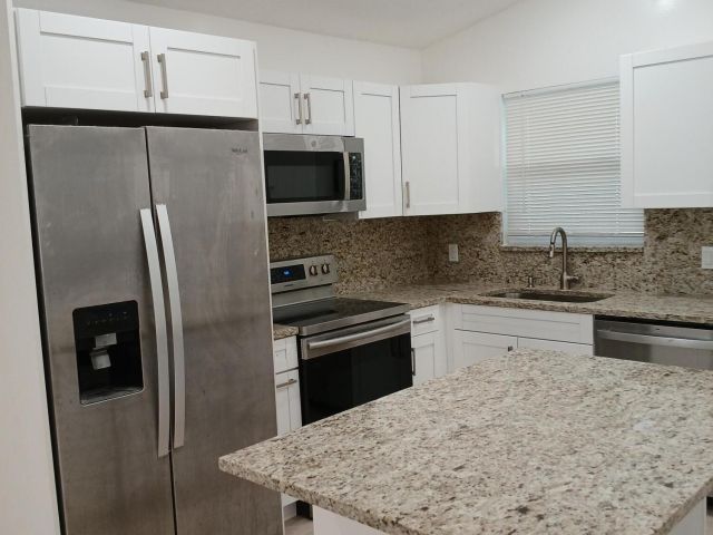 Дом в аренду по адресу 8743 Sol Terrace - фото 6932905