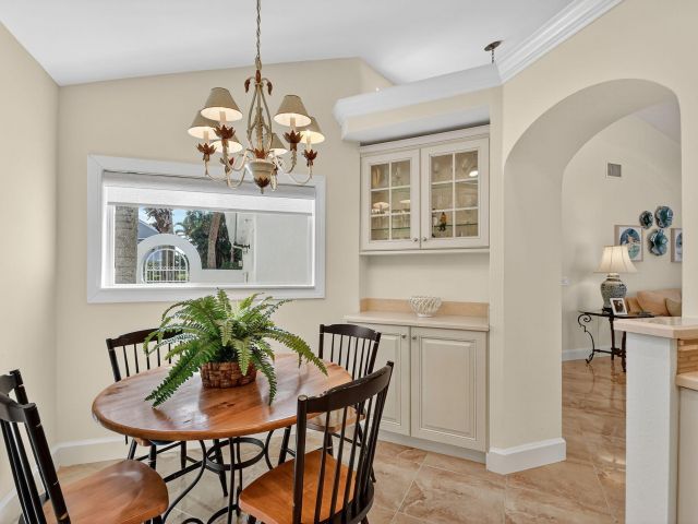 Продажа дома по адресу 9333 Heathridge Drive - фото 6775018