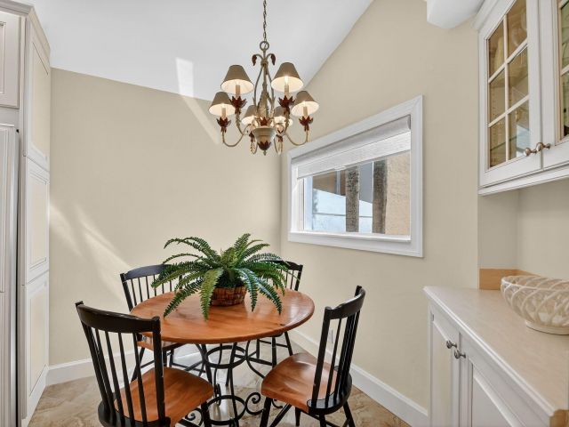 Продажа дома по адресу 9333 Heathridge Drive - фото 6775019