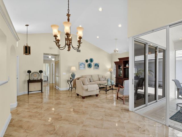 Продажа дома по адресу 9333 Heathridge Drive - фото 6775020