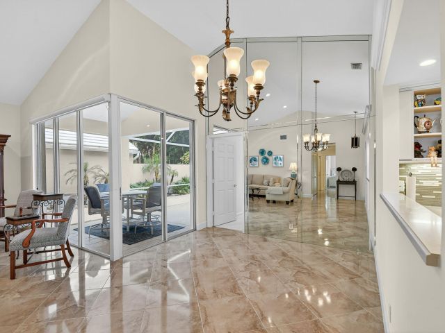 Продажа дома по адресу 9333 Heathridge Drive - фото 6775021