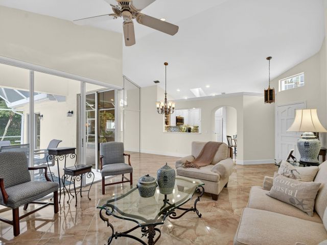 Продажа дома по адресу 9333 Heathridge Drive - фото 6775022