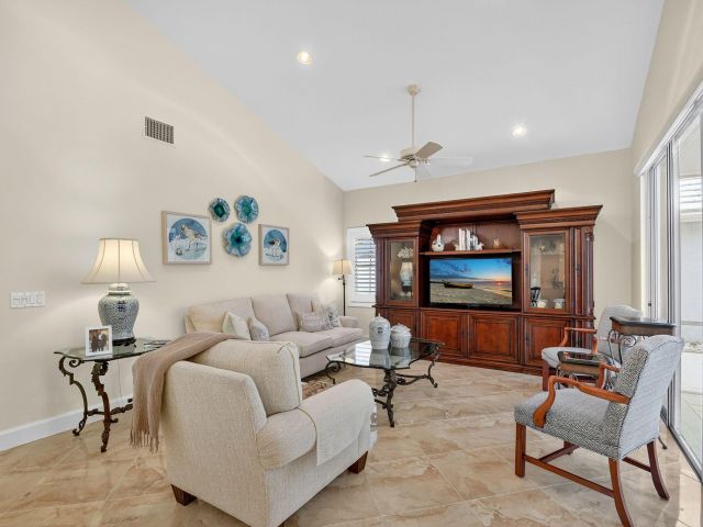 Продажа дома по адресу 9333 Heathridge Drive - фото 6775024