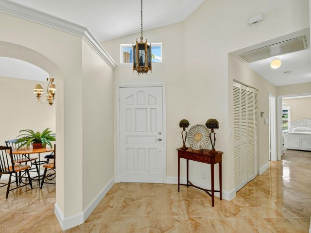 Продажа дома по адресу 9333 Heathridge Drive - фото 6775027