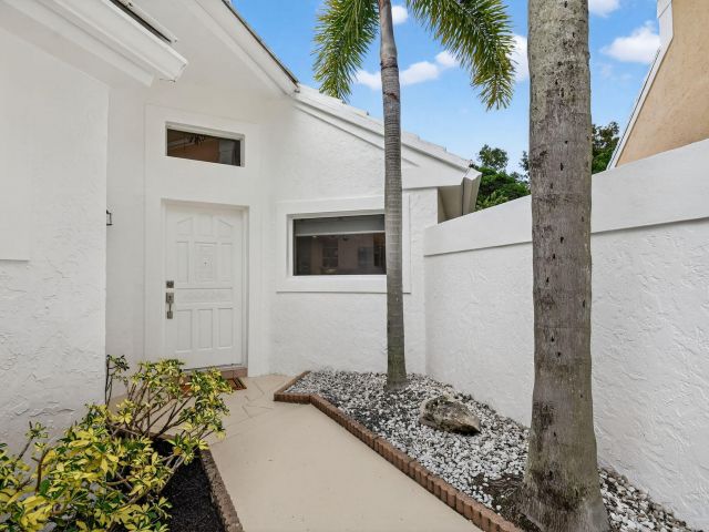 Продажа дома по адресу 9333 Heathridge Drive - фото 6775028