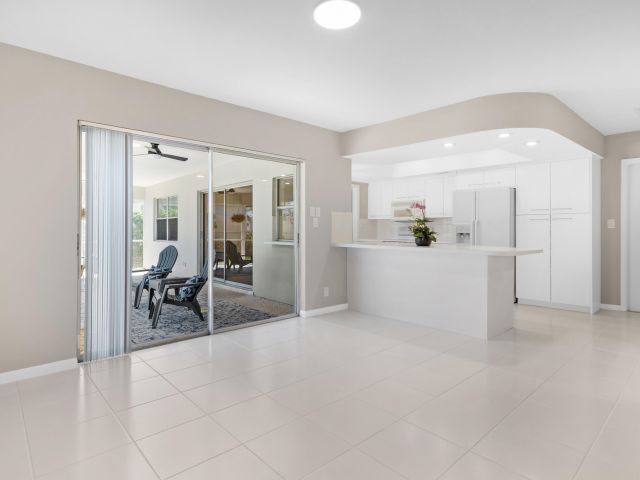 Продажа дома по адресу 5370 NE 17th Avenue - фото 6730373