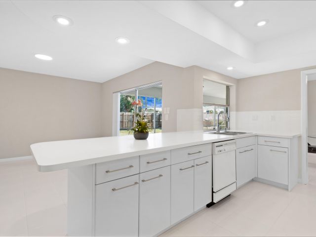 Продажа дома по адресу 5370 NE 17th Avenue - фото 6730374