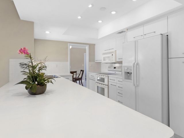 Продажа дома по адресу 5370 NE 17th Avenue - фото 6730375