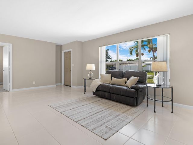 Продажа дома по адресу 5370 NE 17th Avenue - фото 6730377