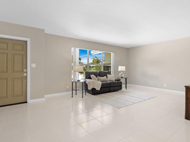 Продажа дома по адресу 5370 NE 17th Avenue - фото 6730383