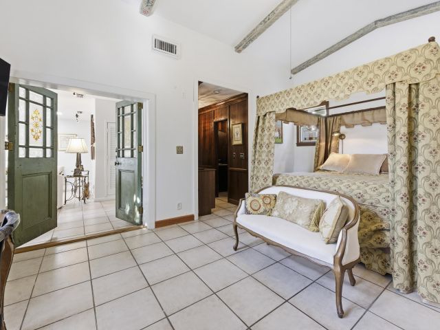 Продажа дома по адресу 281 Granada Road - фото 6728049