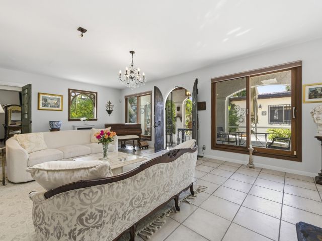 Продажа дома по адресу 281 Granada Road - фото 6728051