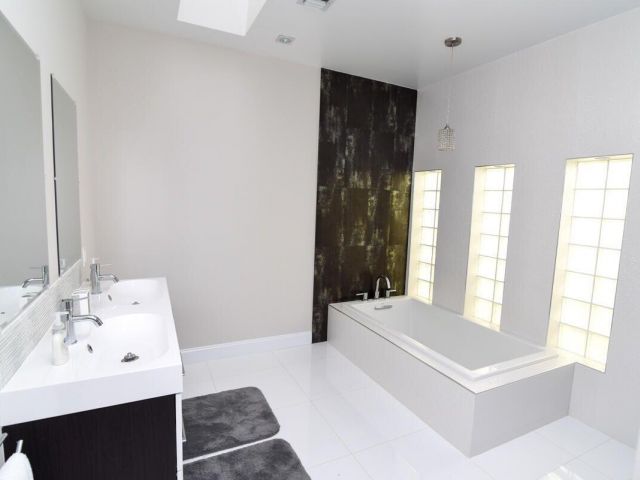 Дом в аренду по адресу 511 Golden Harbour Drive - фото 6749260