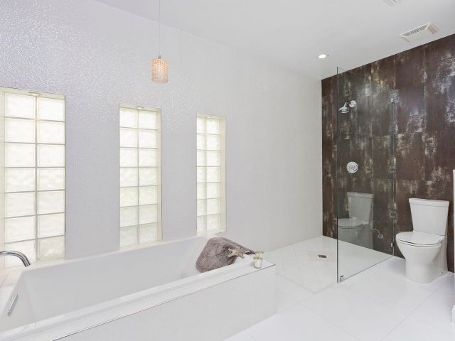 Дом в аренду по адресу 511 Golden Harbour Drive - фото 6749262