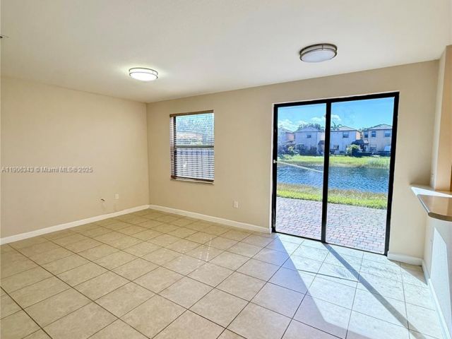 Дом в аренду по адресу 11326 SW 238th St 11326 - фото 7478598