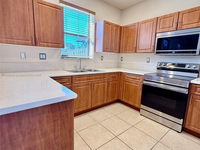 Дом в аренду по адресу 11326 SW 238th St 11326 - фото 7478604