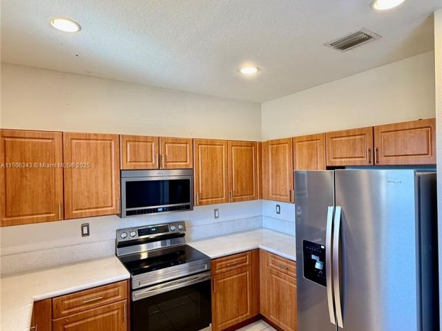 Дом в аренду по адресу 11326 SW 238th St 11326 - фото 7478605