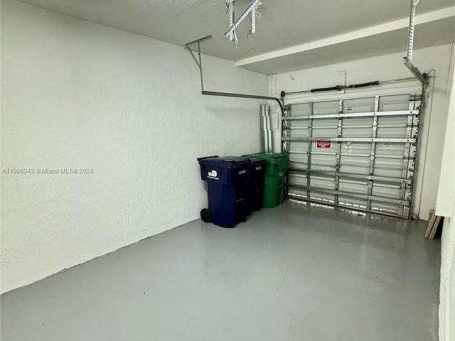 Дом в аренду по адресу 11326 SW 238th St 11326 - фото 7478611