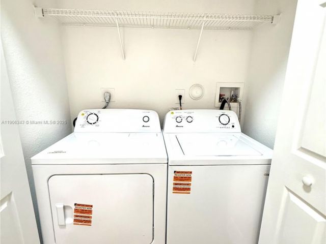 Дом в аренду по адресу 11326 SW 238th St 11326 - фото 7478613