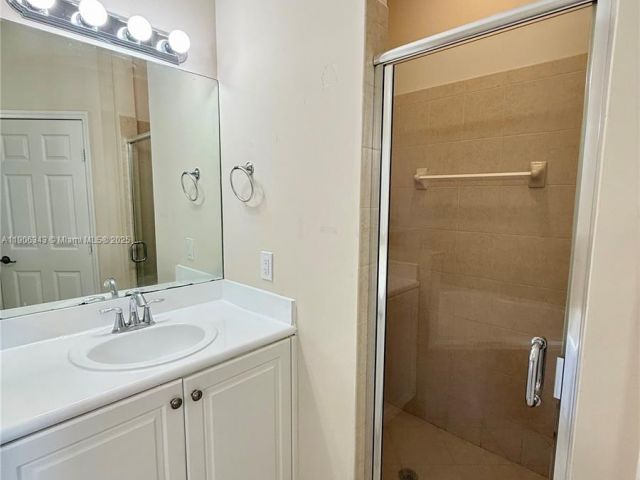 Дом в аренду по адресу 11326 SW 238th St 11326 - фото 7478619