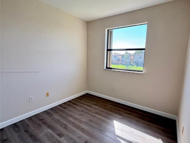 Дом в аренду по адресу 11326 SW 238th St 11326 - фото 7478621