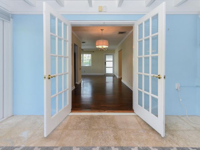 Продажа дома по адресу 340 Russlyn Drive - фото 6728543