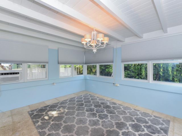 Продажа дома по адресу 340 Russlyn Drive - фото 6728545