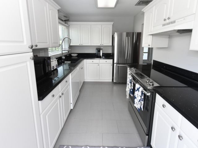 Продажа дома по адресу 340 Russlyn Drive - фото 6728547