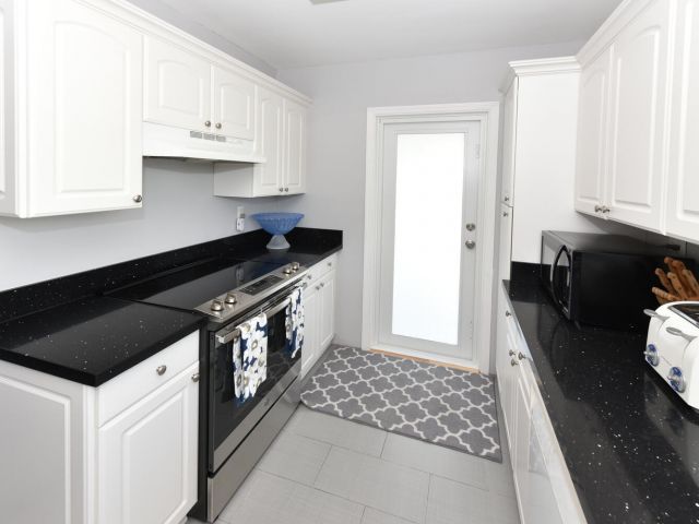 Продажа дома по адресу 340 Russlyn Drive - фото 6728548