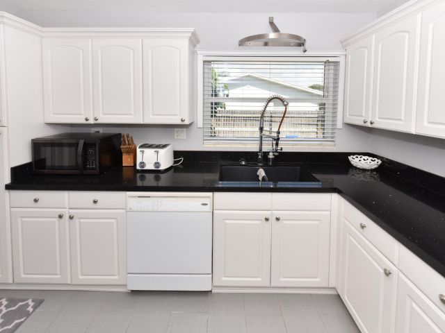 Продажа дома по адресу 340 Russlyn Drive - фото 6728549