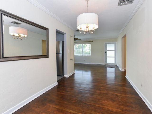 Продажа дома по адресу 340 Russlyn Drive - фото 6728550