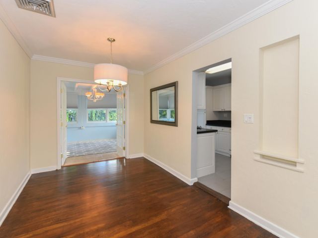 Продажа дома по адресу 340 Russlyn Drive - фото 6728551