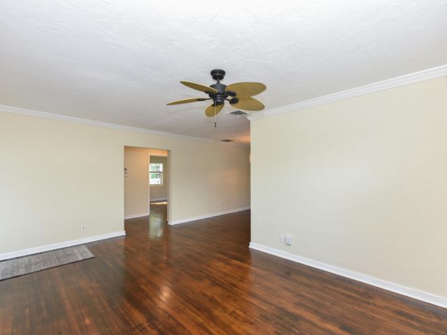 Продажа дома по адресу 340 Russlyn Drive - фото 6728553