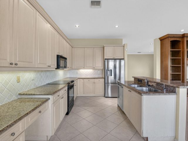 Продажа дома по адресу 7303 Morocca Lake Drive - фото 6764900