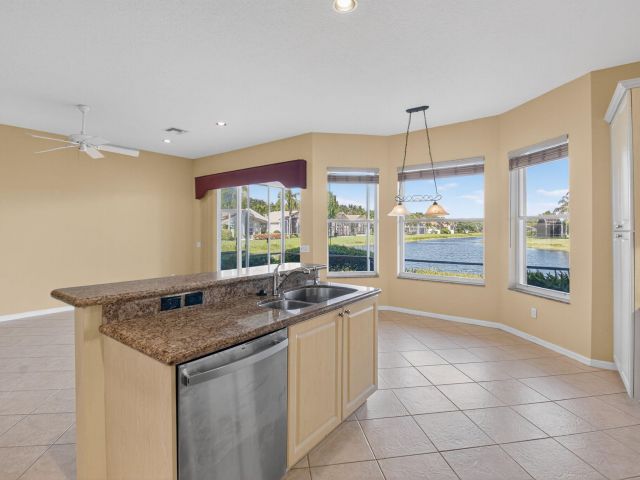 Продажа дома по адресу 7303 Morocca Lake Drive - фото 6764902