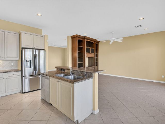 Продажа дома по адресу 7303 Morocca Lake Drive - фото 6764903