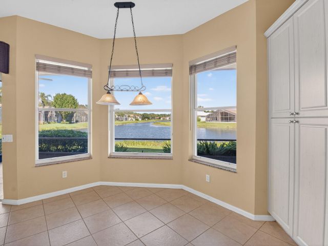 Продажа дома по адресу 7303 Morocca Lake Drive - фото 6764904