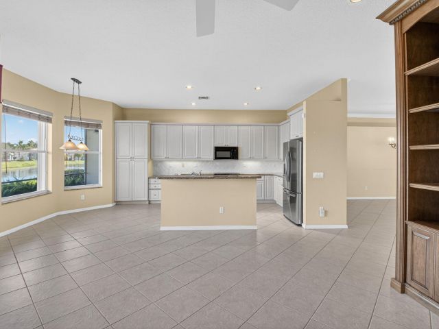 Продажа дома по адресу 7303 Morocca Lake Drive - фото 6764905