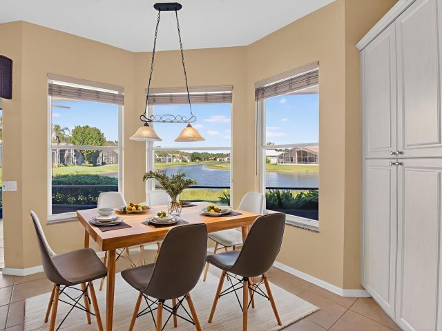 Продажа дома по адресу 7303 Morocca Lake Drive - фото 6764906