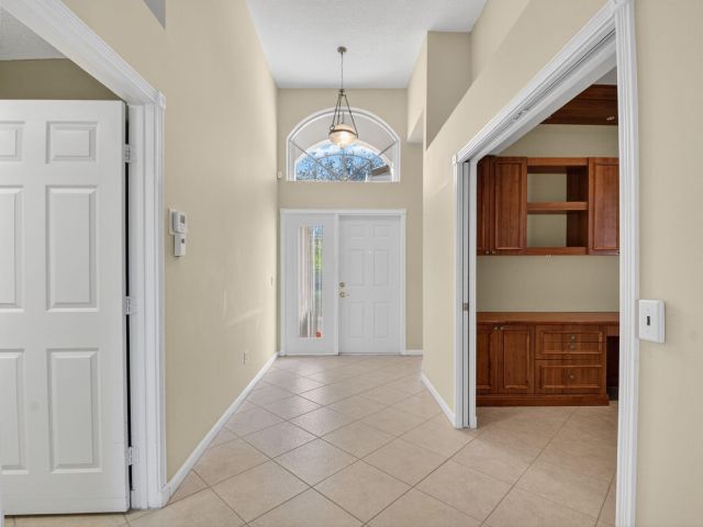 Продажа дома по адресу 7303 Morocca Lake Drive - фото 6764913