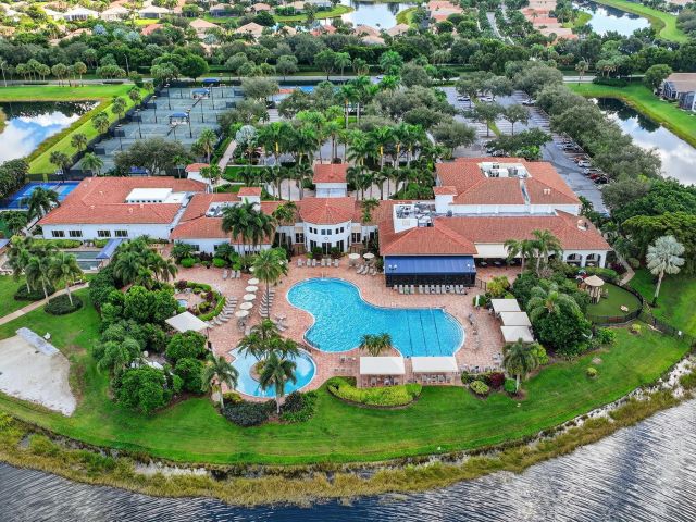 Продажа дома по адресу 7303 Morocca Lake Drive - фото 6764916