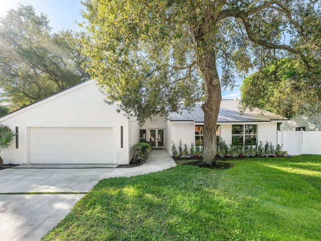 Продажа дома по адресу 1380 SW 1st Street - фото 6749245