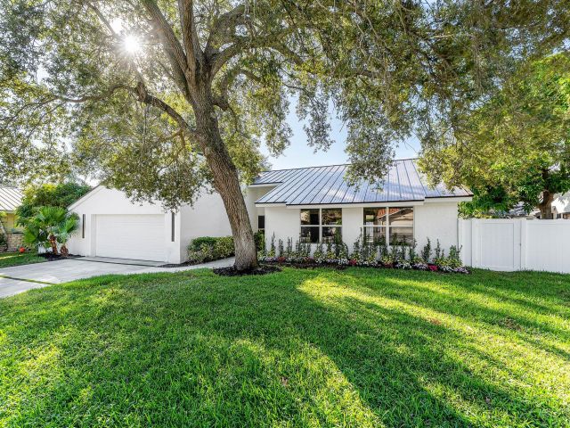 Продажа дома по адресу 1380 SW 1st Street - фото 6749247